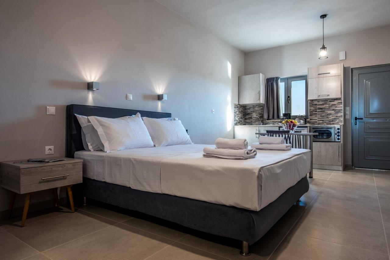 Asteri Apartments Und Studios Makrýgialos Buitenkant foto