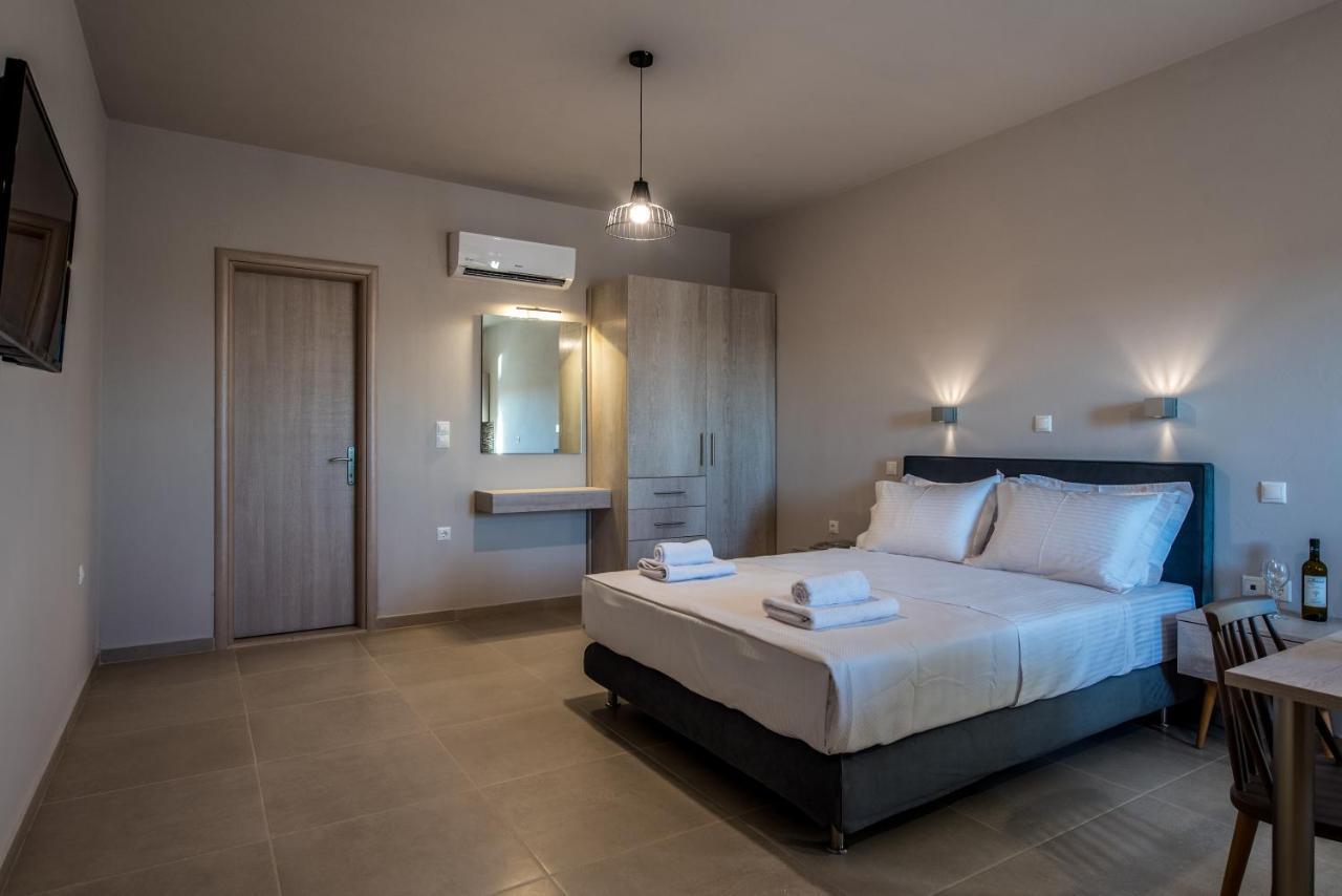 Asteri Apartments Und Studios Makrýgialos Buitenkant foto